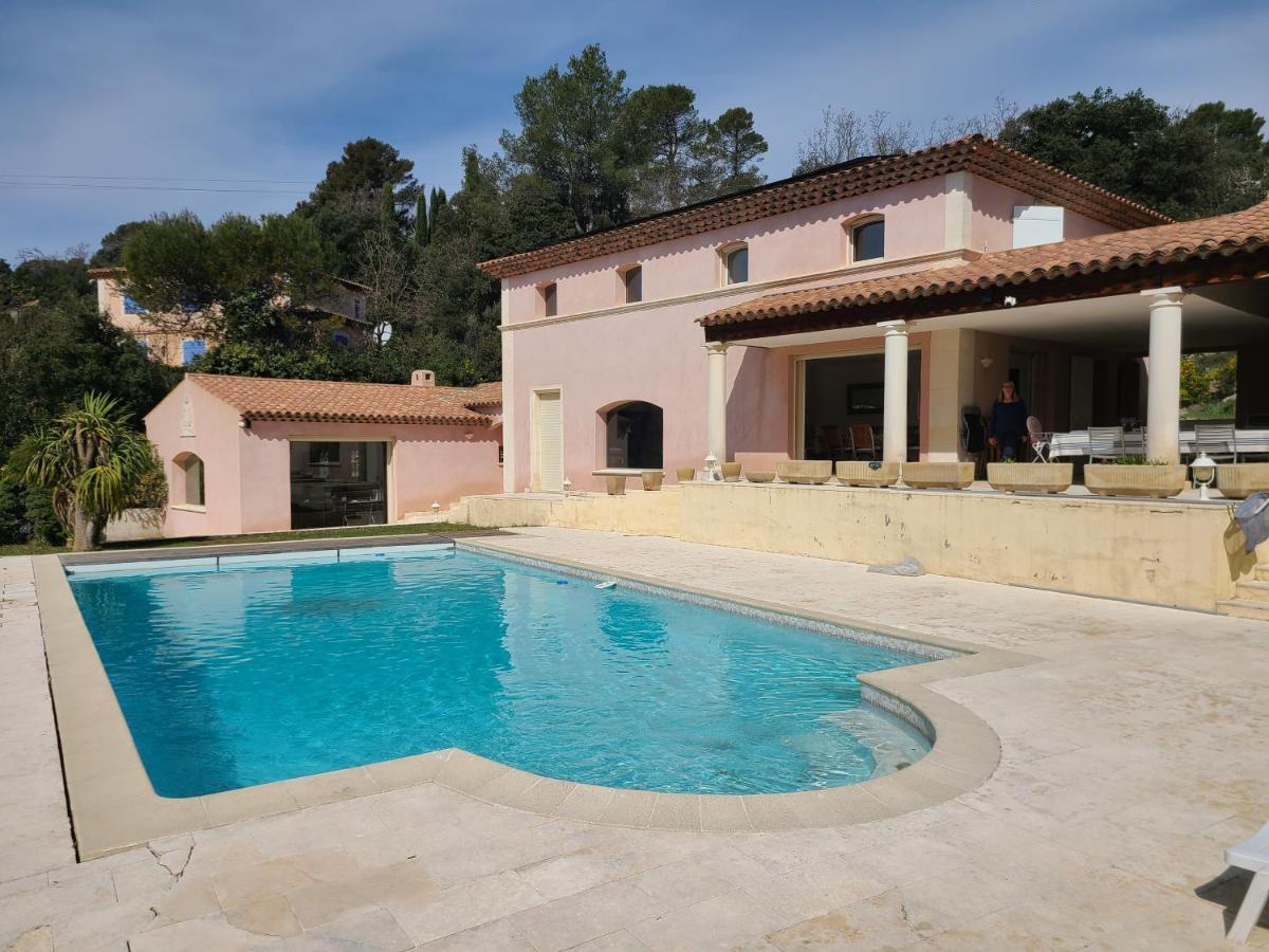 Villa Mycenes Garéoult Eksteriør billede