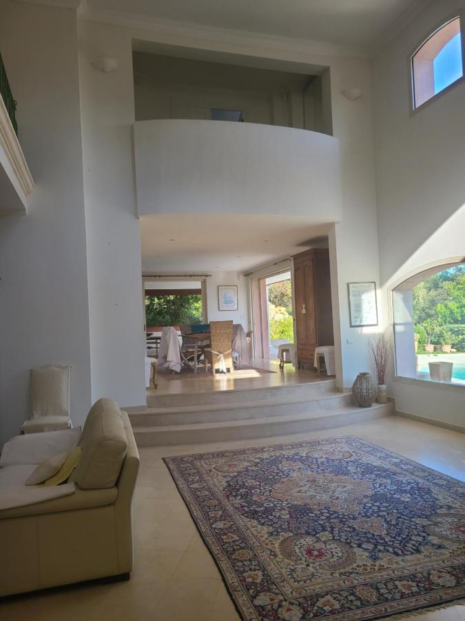 Villa Mycenes Garéoult Eksteriør billede